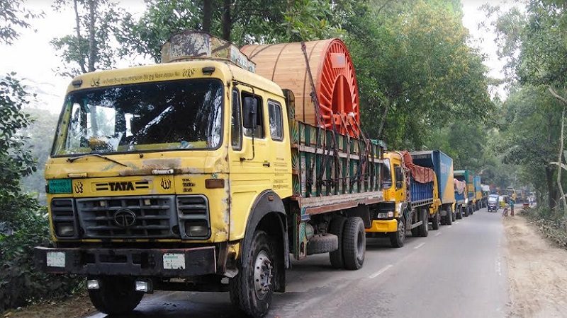 চার দিন পর  সড়কে নেমেছে ট্রাক-কাভার্ড ভ্যান