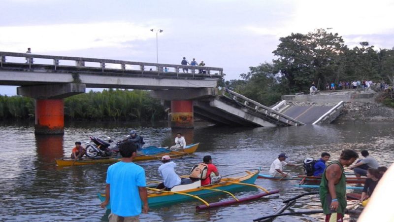 বেইলি ব্রিজ ভেঙে ট্রাক পানিতে, চালকসহ নিহত ৩