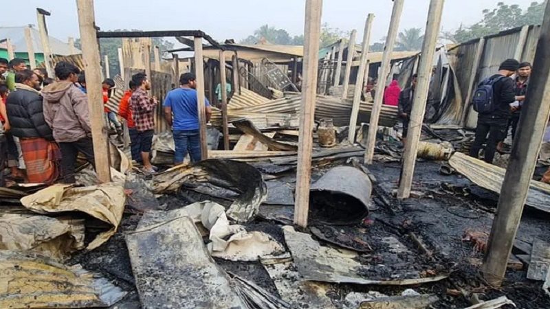 গাজীপুরে অগ্নিকাণ্ডে ৪৬টি ঘর পুড়ে ছাই, মৃত্যু ৪