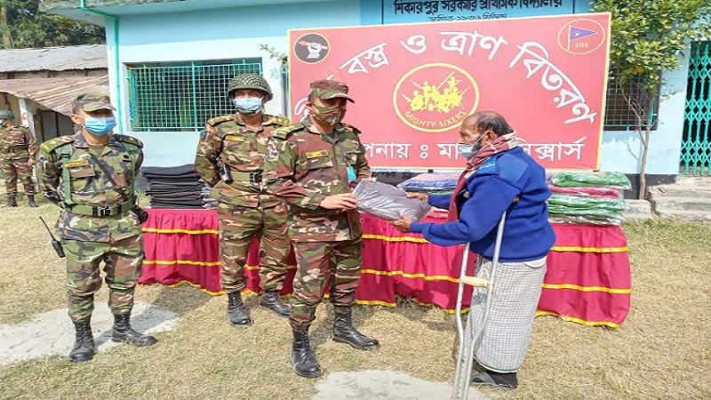 কুমিল্লায় অসহায় মানুষের মাঝে ত্রাণ ও শীতবস্ত্র বিতরণ