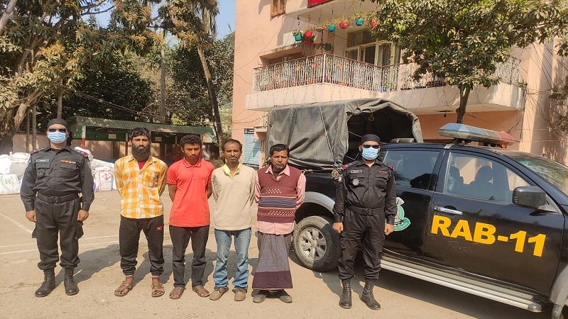 ১৮ কেজি গাঁজা ও ৫ বোতল ফেন্সিডিলসহ চাঁদপুরের একজনসহ আটক ৪