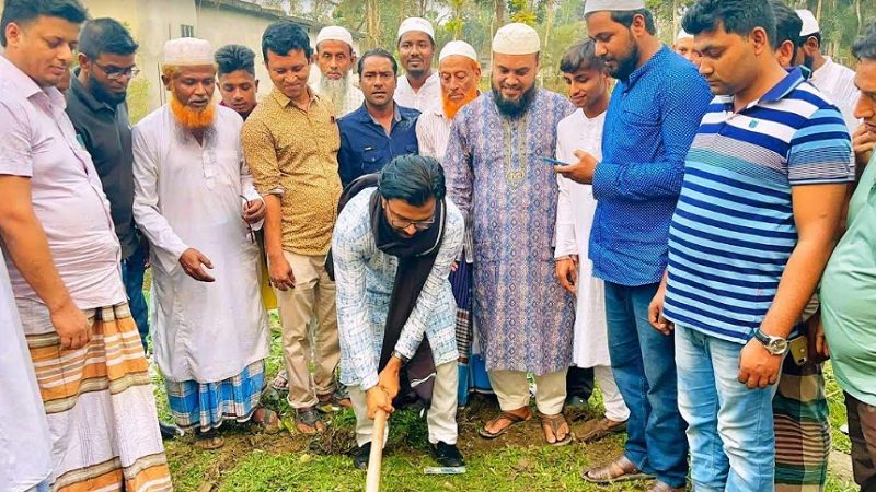 কচুয়ায় ফাতেমাতুল জোহরা জামে মসজিদের ভিত্তিপ্রস্থর উদ্বোধন