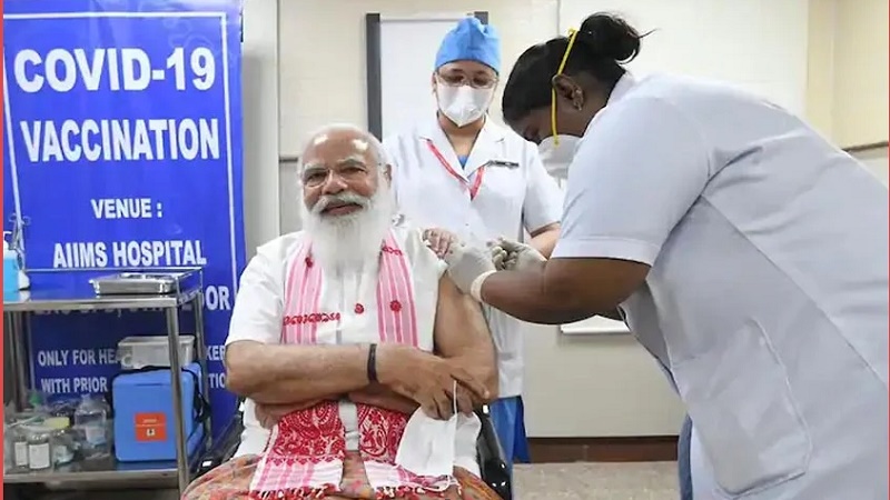 নিজেদের তৈরি টিকা নিলেন নরেন্দ্র মোদি