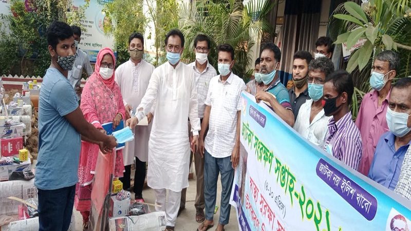 মতলব দক্ষিণে জেলেদের মাঝে সেলাই মেশিন বিতরণ