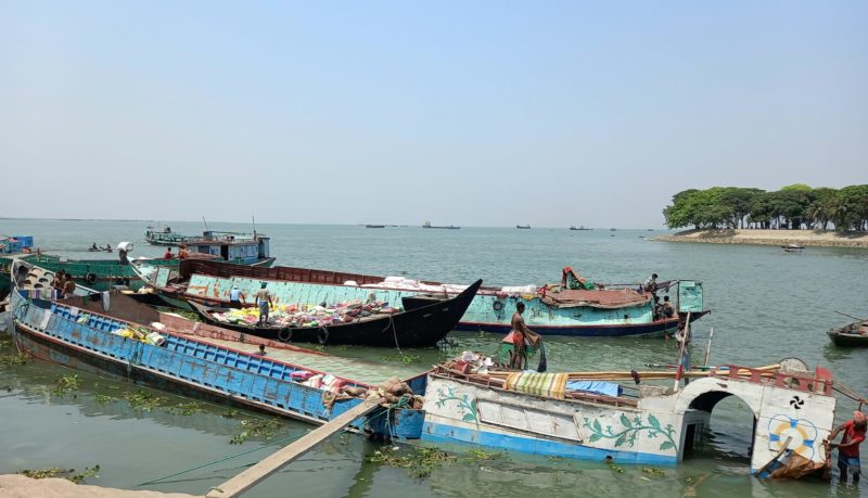 হঠাৎ কালবৈশাখীর তাণ্ডবে চাঁদপুরে পণ্যবাহী ৫ ট্রলার ডুবি