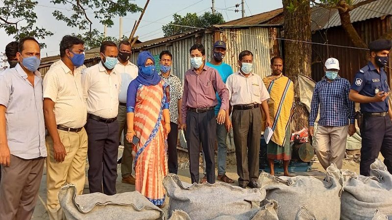 চাঁদপুর শহররক্ষা বাঁধের ভাঙনস্থান পরিদর্শনে জেলা প্রশাসক