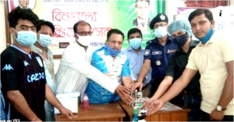 শাহরাস্তিতে করোনা আক্রান্তদের জন্য অক্সিজেন ও নেবুলাইজার বিতরণ