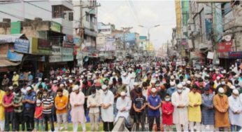 হাজীগঞ্জ ঐতিহাসিক বড় মসজিদে জুমাতুল বিদায়ে লক্ষাধিক মুসল্লির আগমন