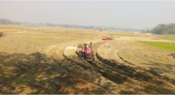 হাজীগঞ্জে ব্রিক ফিল্ডের একাধিক ট্রাকে মাটি কাটার মহাউৎসব চলছে