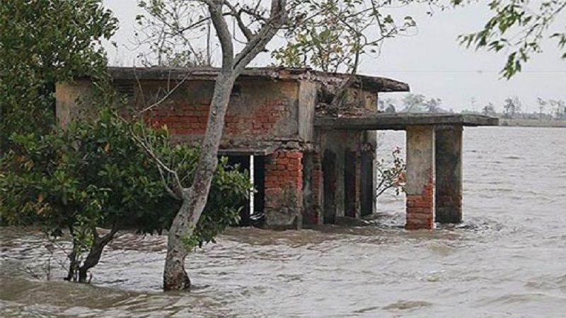 ঘূর্ণিঝড় ইয়াস, বাঁধ ভেঙে লোকালয় প্লাবিত