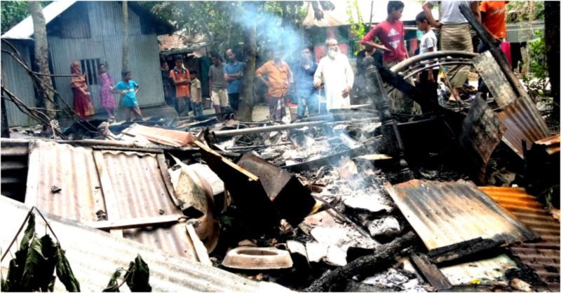 ফরিদগঞ্জে অগ্নিকাণ্ডে ব্যবসায়ীর বসতঘর পুড়ে ছাঁই