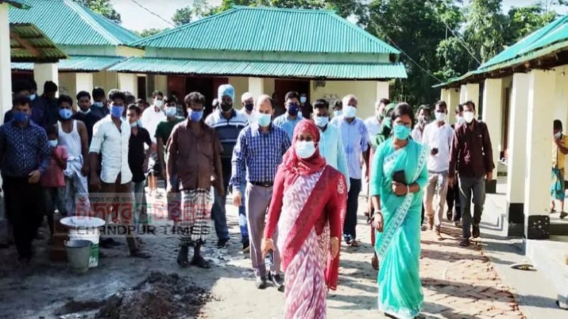 ফরিদগঞ্জে ভূমিহীনদের ঘর পরিদর্শনে জেলা প্রশাসক