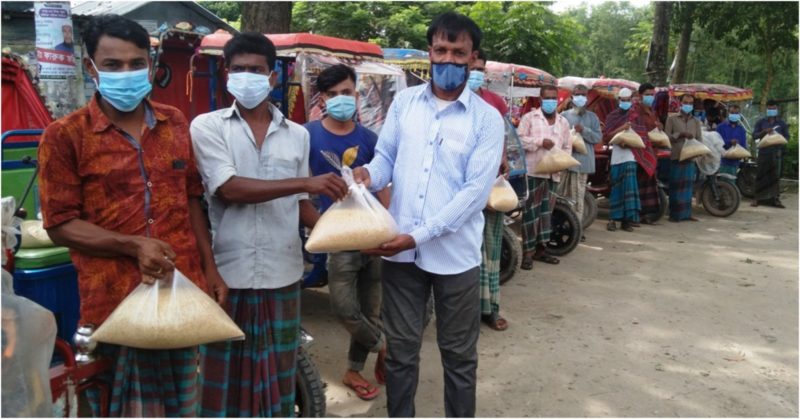 কচুয়ায় মৎসজীবী লীগ নেতার উদ্যোগে খাদ্য সামগ্রী বিতরণ