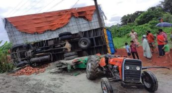 কুমিল্লায় ট্রাক্টরে কাভার্ড ভ্যানের ধাক্কায় নিহত ৩