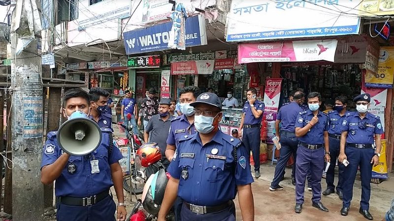 শাহরাস্তিতে সড়কের পাশে অবৈধ দোকান অপসারণের নির্দেশ