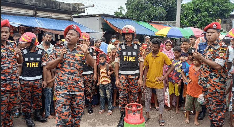 চাঁদপুর পুরাণবাজারে জনসচেতনতায় ফায়ার সার্ভিসের মহড়া