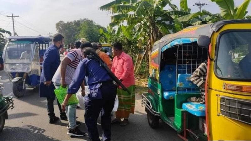 হাজীগঞ্জে বোগদাদ বাস চালকের বিরুদ্ধে মামলা, নিহতদের দাফন সম্পন্ন