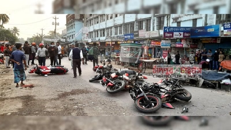 ফরিদগঞ্জে নৌকা ও আনারসের সমর্থকদের মাঝে সংঘর্ষে আহত ২৫