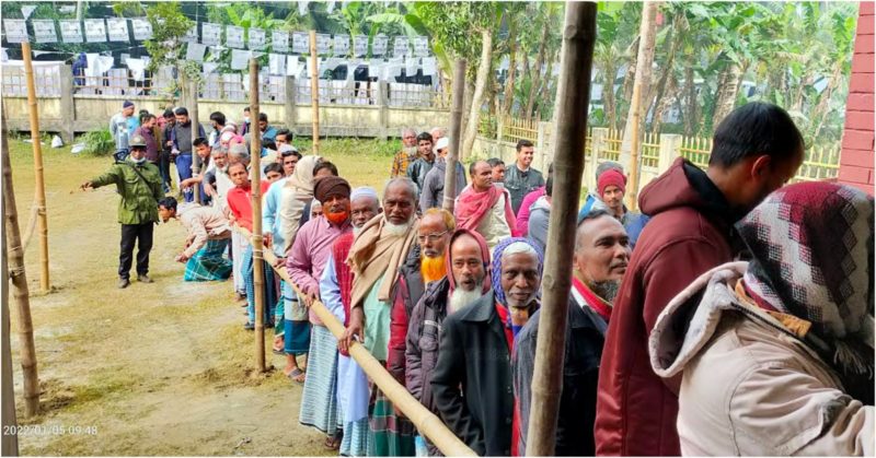 ফরিদগঞ্জে শত চেষ্টা করেও নারীদেরকে ভোট কেন্দ্রে ফেরানো যায়নি