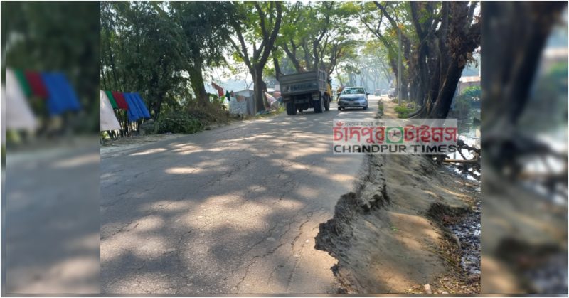 হাজীগঞ্জ-রামগঞ্জ ব্যস্ততম সড়কের দু’পাশ ঝুঁকিপূর্ণ