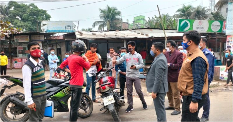 চাঁদপুরে মাস্ক না পরায় ৫৪ জনকে ১১ হাজার টাকা জরিমানা 