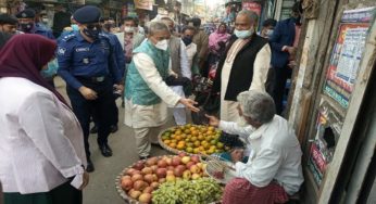 মতলবে বিভিন্ন পেশার মানুষের মাঝে মাস্ক বিতরণ করলেন পরিকল্পনা প্রতিমন্ত্রী