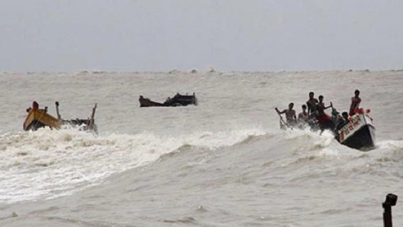 বঙ্গোপসাগরে ১০ ট্রলার ডুবি, ২৫ জেলে নিখোঁজ