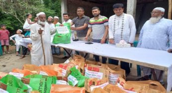 হাজীগঞ্জে দিগছাইল অসহায়দের মাঝে ইফতার সামগ্রী বিতরণ