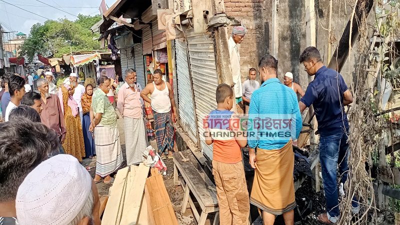 মতলব উত্তরে আগুনে পুড়ে ব্যবসাপ্রতিষ্ঠান ছাই