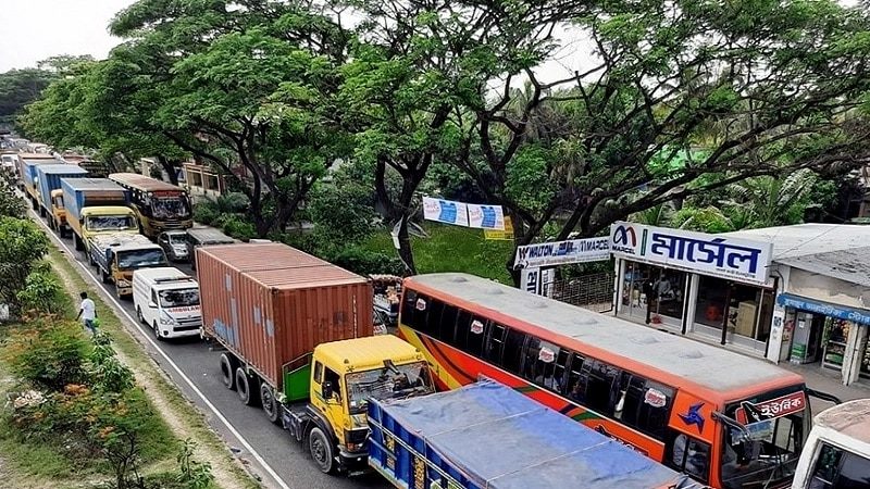 কুমিল্লায় দিনভর ভোগান্তি