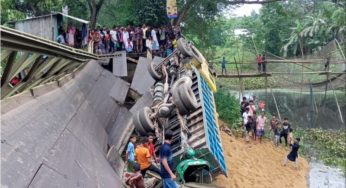 কুমিল্লায় বেইলী ব্রিজ ভেঙে যান চলাচল বন্ধ