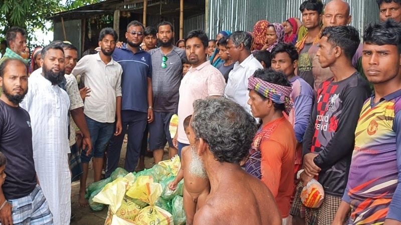 সিলেটে বন্যার্তদের পাশে ফরিদগঞ্জের একদল যুবকরা