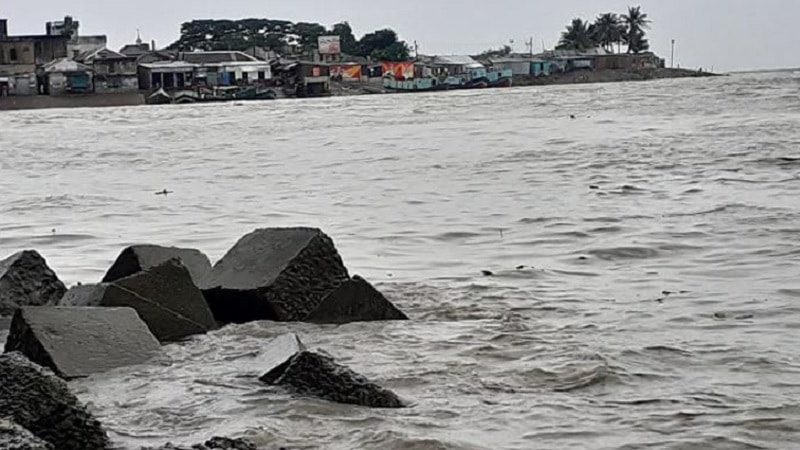 চাঁদপুরে মেঘনার পানি বিপৎসীমার কাছাকাছি