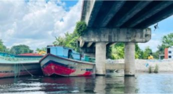 হাজীগঞ্জে ব্রিজের ক্ষতি করায় ৩ ব্যবসায়ীকে জরিমানা