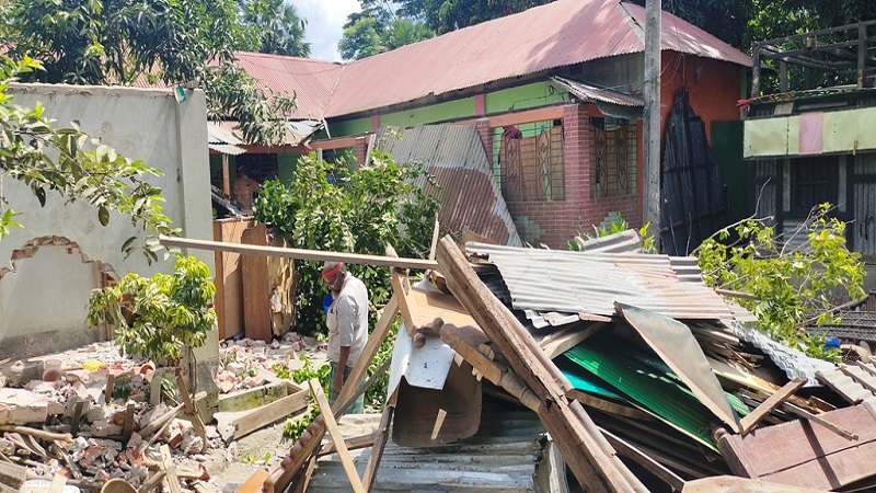 কচুয়া মাছিমপুরে বিজ্ঞ আদালতের নির্দেশে বাড়িঘর উচ্ছেদ