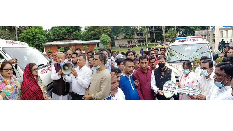 কচুয়ায় দুই ঘণ্টার ব্যবধানে এক অ্যাম্বুলেন্স উদ্বোধন করলেন দুই নেতা