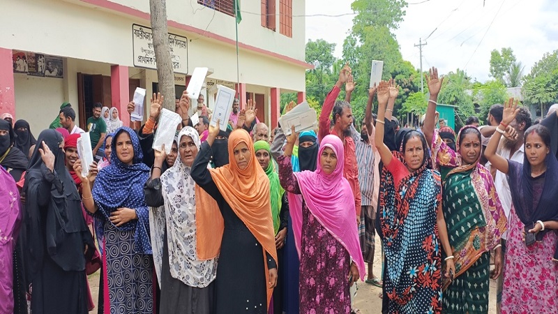 কচুয়ায় বীমার টাকা আত্মসাৎ করায় এলাকাবাসীর বিক্ষোভ মিছিল