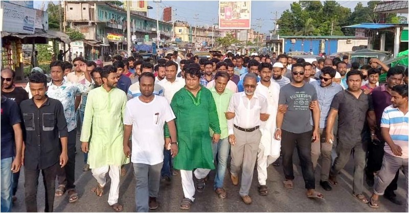 বিএনপি-নৈরাজ্যের প্রতিবাদে ফরিদগঞ্জে আওয়ামী লীগের বিক্ষোভ মিছিল