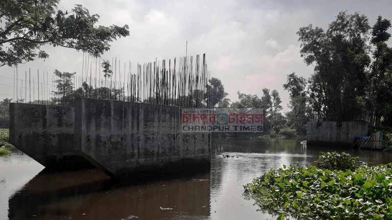 কচুয়ার সুন্দরী খালে চার বছরেও নির্মাণ কাজ শেষ হয়নি ব্রিজ, জনমনে ক্ষোভ