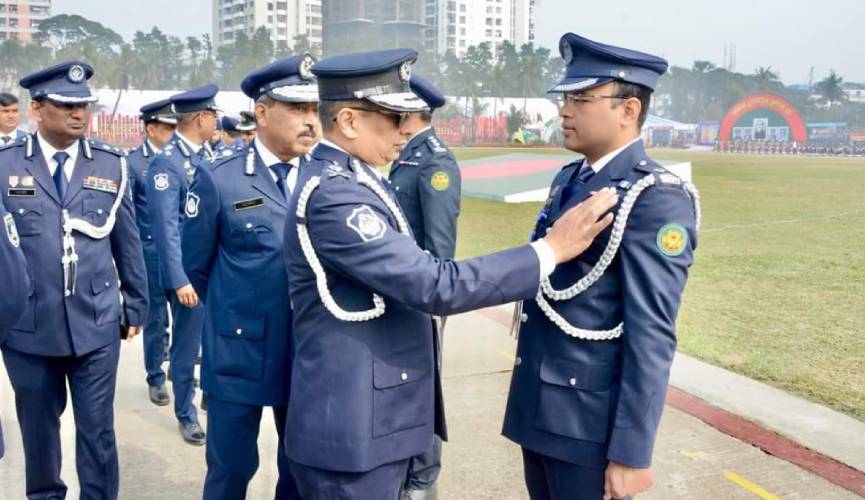 আইজিপি ব্যাজ পেলেন শাহরাস্তির কৃতিসন্তান মুজিব আহম্মদ