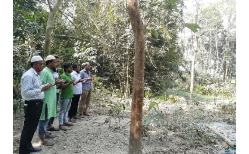 শাহরাস্তি প্রেসক্লাব নেতৃবৃন্দের প্রয়াত সাংবাদিকদের কবর জিয়ারত