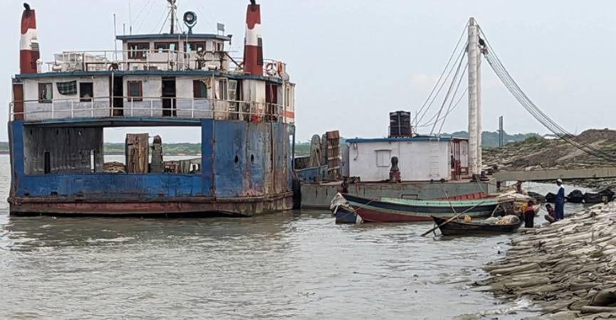 ১০ ঘণ্টা পর শরীয়তপুর-চাঁদপুর রুটে ফেরি চলাচল স্বাভাবিক