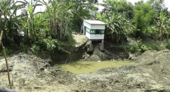 কচুয়ায় সেচ পাম্প হাউজ নষ্ট করে নির্মিত হচ্ছে নতুন ব্রীজ