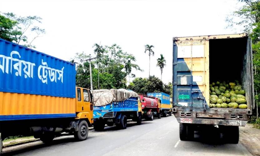 ঘাটেই নষ্ট হচ্ছে কয়েক লাখ টাকার তরমুজ