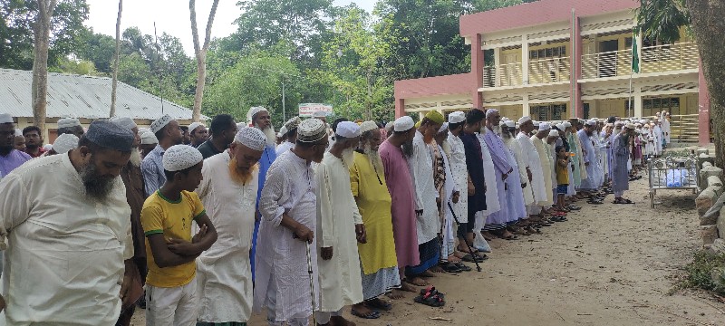 কচুয়ায় সমাজসেবক মাও: ক্বারী সিরাজুল ইসলাম মিয়াজীর দাফন সম্পন্ন