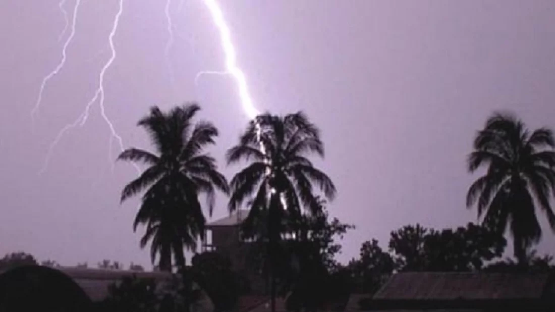 পৃথক স্থানে বজ্রপাতে প্রাণ গেল ৮ জনের