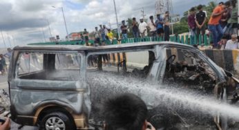 অ্যাম্বুলেন্সে নারী-শিশুসহ পুড়লো ৭ প্রাণ