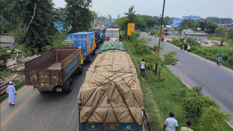 ২ ঘণ্টা পর ঢাকা-চট্টগ্রাম মহাসড়কে যান চলাচল শুরু