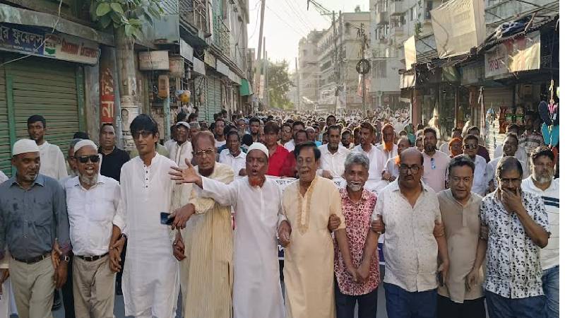 বিএনপির অগ্নিসন্ত্রাস ও সহিংসতার প্রতিবাদে চাঁদপুরে সমাবেশ ও বিক্ষোভ