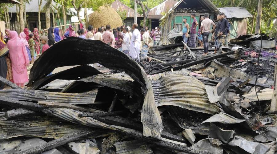 শাহরাস্তিতে অগ্নিকাণ্ডে প্রতিবন্ধী শিশুসহ বসতঘর পুড়ে ছাই